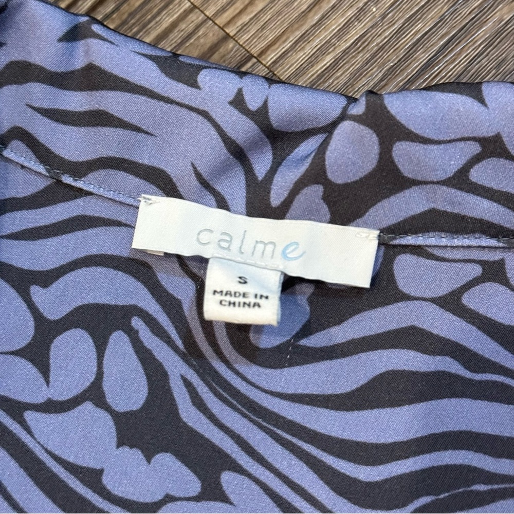 JOHNNY WAS Calme Silk Blend Wavy Print Black Blue Button Down Blouse Women’s S - Picture 8 of 10